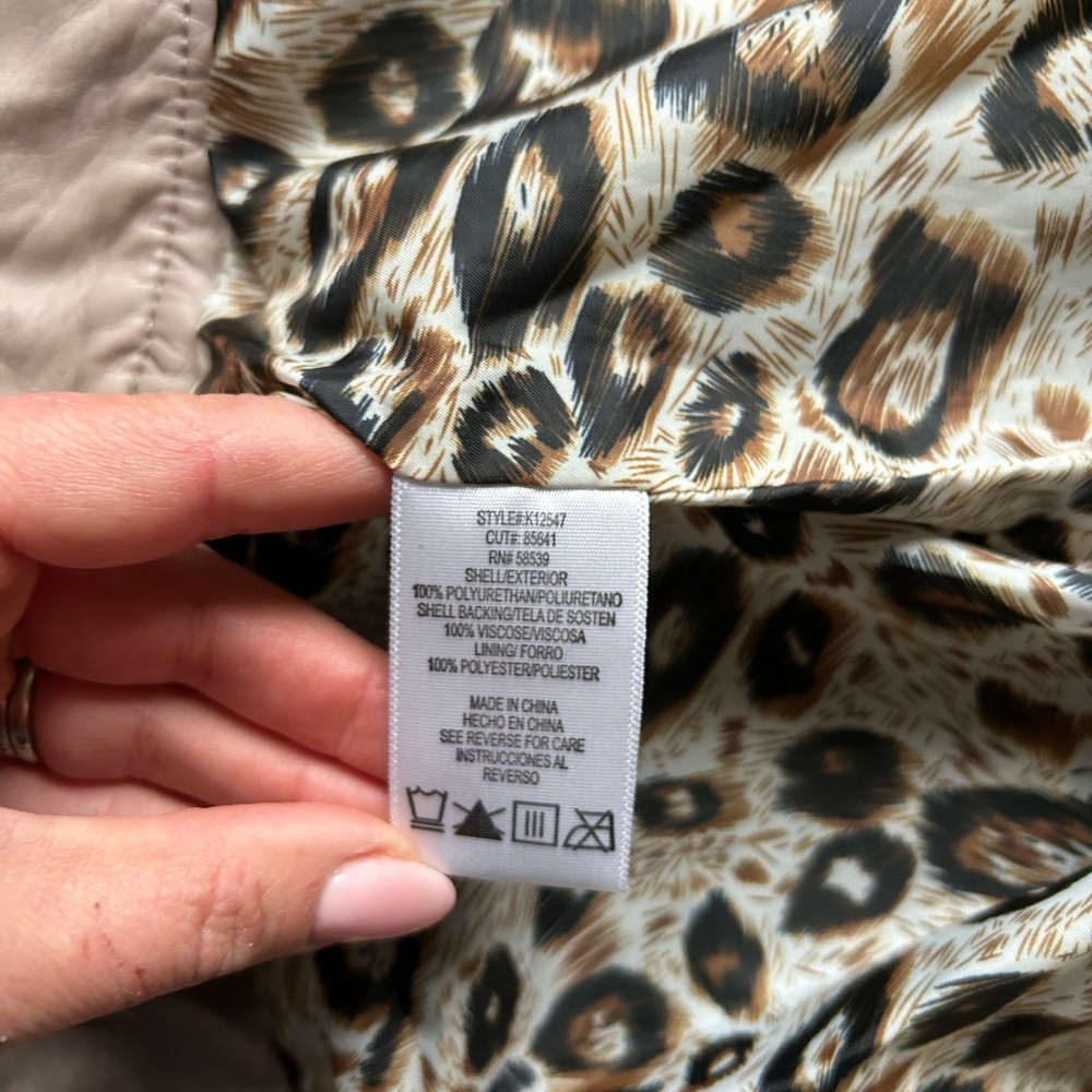 ▶️ KUT KLOTH Women’s Tan Taupe Faux Leather Full Zip Jacket S Moto Classic NWT - Picture 6 of 11